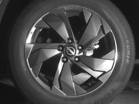 Used 2025 Nissan Rogue SV FWD image 13