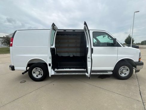 Used 2025 Chevrolet Express 2500 w/ Driver Convenience Package RWD image 21