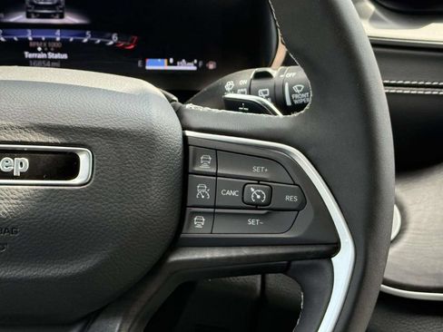 Used 2025 Jeep Grand Cherokee Limited AWD/4WD image 19