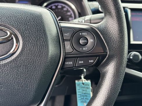 Used 2018 Toyota Camry LE FWD image 26