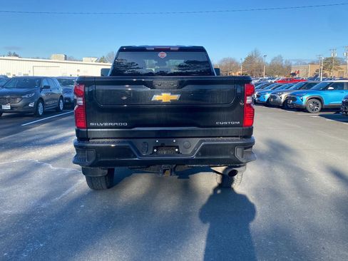 Used 2024 Chevrolet Silverado 2500 Custom w/ Custom Value Package image 6