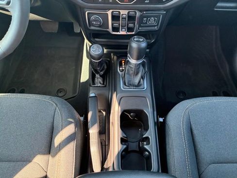 Used 2024 Jeep Wrangler Unlimited Sport AWD/4WD image 16