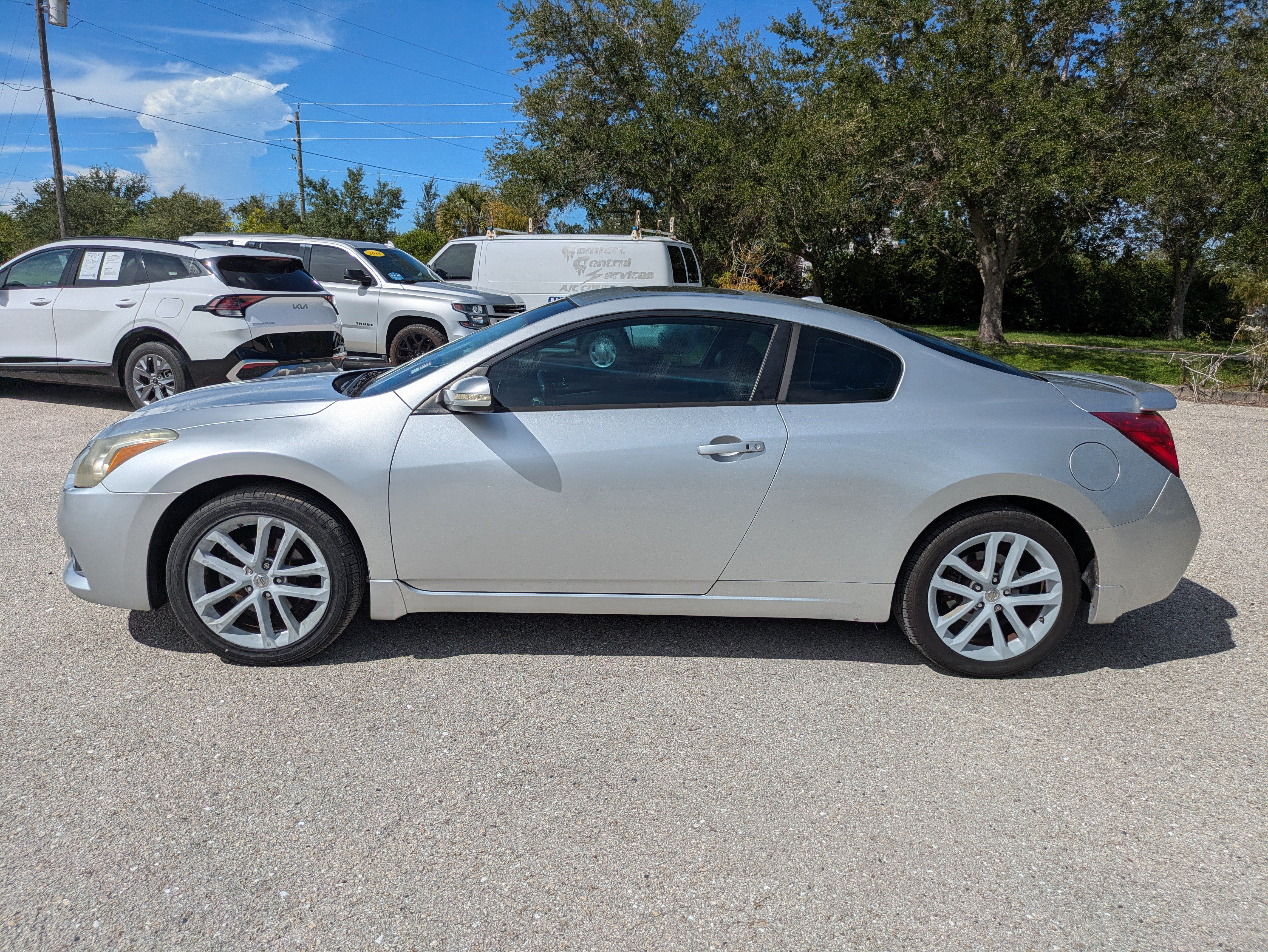 Used 2012 Nissan Altima 3.5 SR w/ 3.5SR Premium Pkg FWD image 10