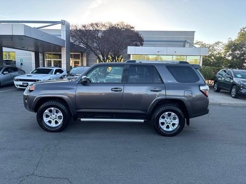 Used 2019 Toyota 4Runner SR5 AWD/4WD image 5
