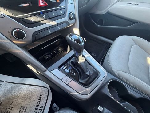 Used 2017 Hyundai Elantra SE FWD image 16