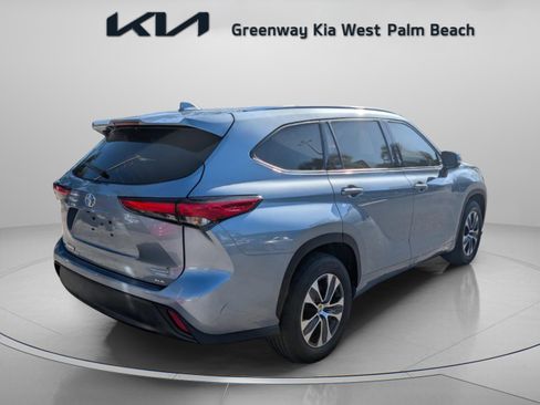 Used 2021 Toyota Highlander XLE image 8