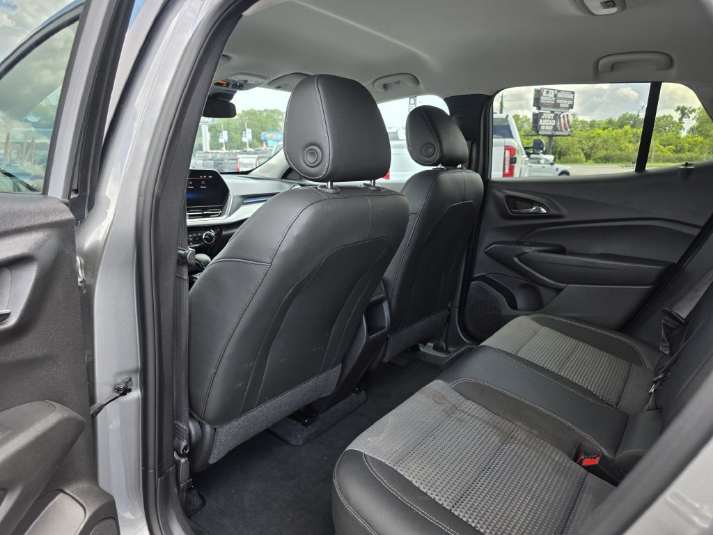 Used 2025 Chevrolet Trax LT FWD image 14
