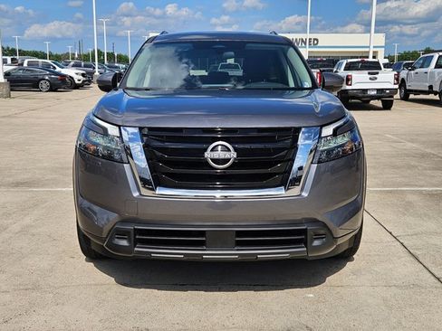 Used 2025 Nissan Pathfinder SV FWD image 8