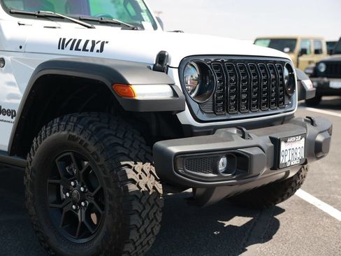 Used 2024 Jeep Wrangler Unlimited Sport AWD/4WD image 7