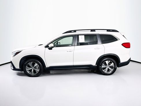 Used 2024 Subaru Ascent Premium w/ Convenience Package image 4