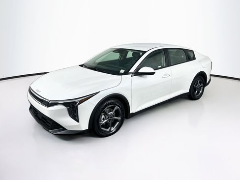 Used 2025 Kia K4 FWD image 3