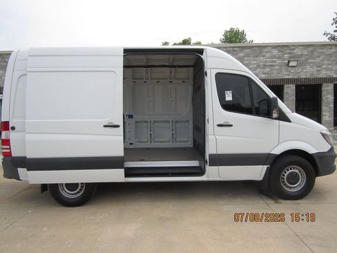 Used 2018 Mercedes-Benz Sprinter 2500 image 17