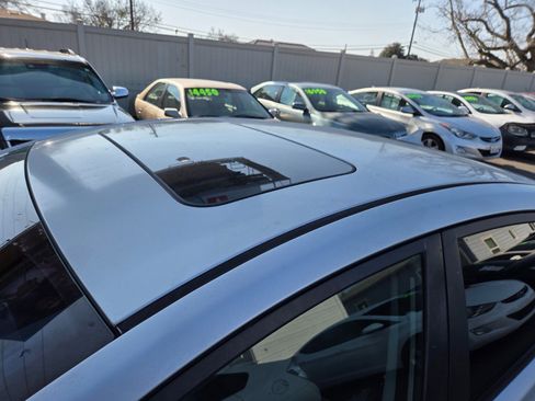 Used 2012 Hyundai Elantra Limited w/ Technology Pkg 5 image 7