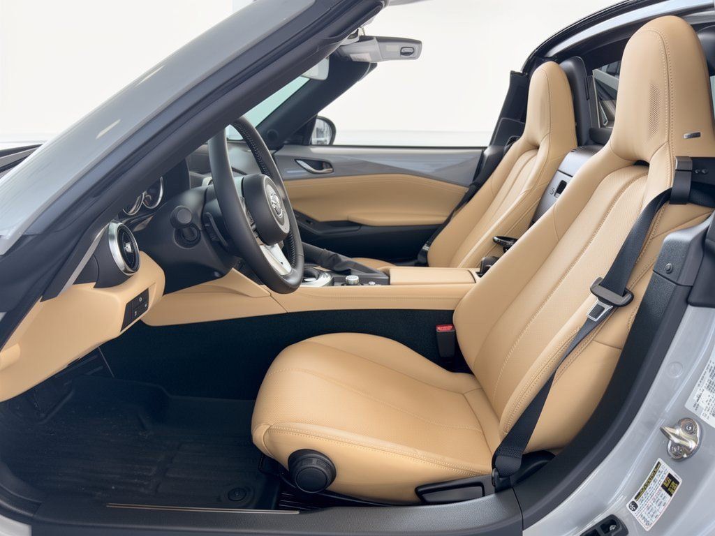 Used 2025 MAZDA MX-5 Miata RF Grand Touring RWD image 5