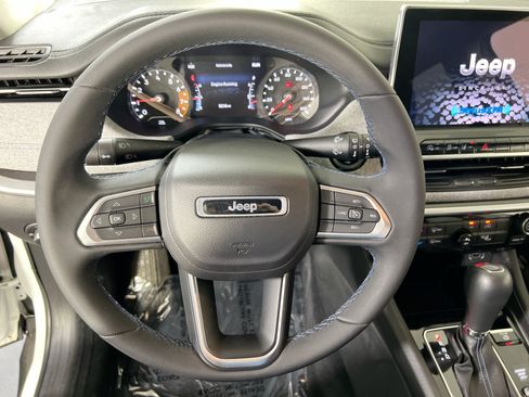 Used 2022 Jeep Compass Latitude AWD/4WD image 11