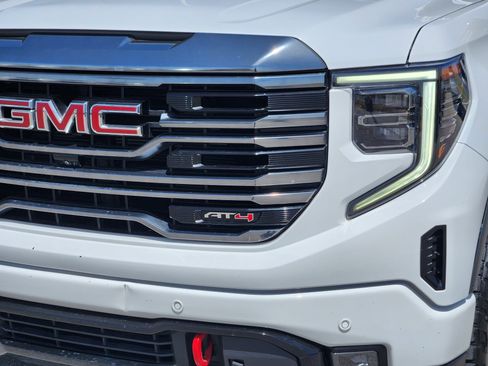 Used 2024 GMC Sierra 1500 AT4 w/ Technology Package AWD/4WD image 8