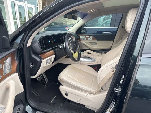 Used 2023 Mercedes-Benz GLS 450 4MATIC image 2