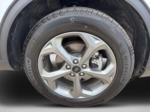 Used 2026 Ford Escape ST-Line w/ Tech Pack #1 AWD/4WD image 9