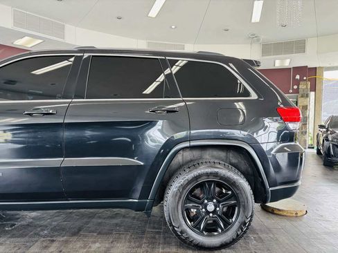Used 2016 Jeep Grand Cherokee Laredo w/ Quick Order Package 23E AWD/4WD image 12