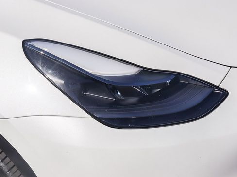 Used 2023 Tesla Model Y Performance AWD/4WD image 11