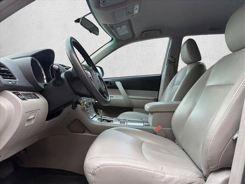 Used 2013 Toyota Highlander FWD image 12