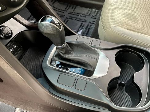 Used 2018 Hyundai Santa Fe Sport FWD image 17