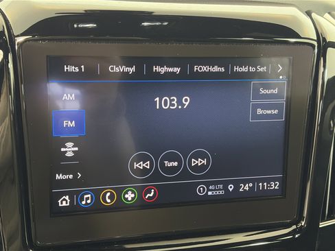 Used 2023 Chevrolet Traverse LT image 22