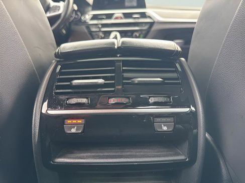 Used 2018 BMW M550i xDrive image 22