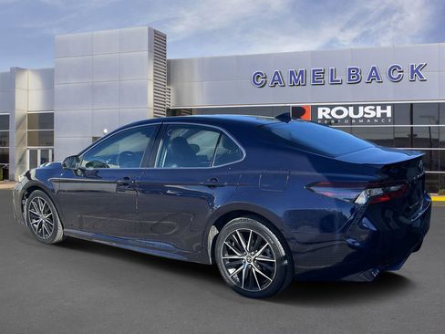 Used 2021 Toyota Camry SE image 5