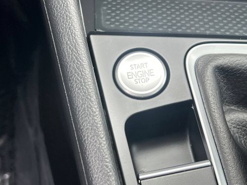 Used 2025 Volkswagen Jetta SE FWD image 19