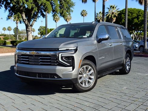 Used 2025 Chevrolet Suburban Premier image 9