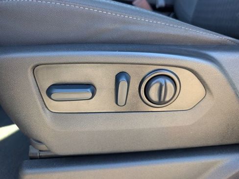 Used 2022 Chevrolet Silverado 2500 LT w/ Convenience Package image 24