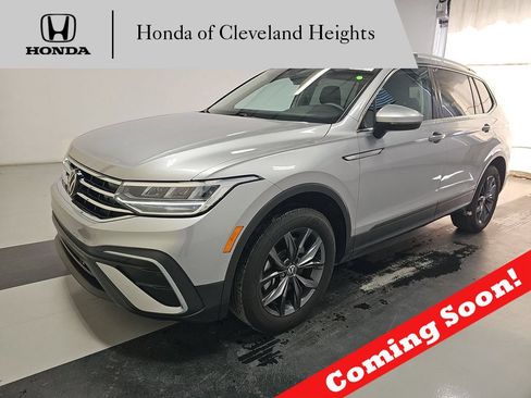 Used 2023 Volkswagen Tiguan SE FWD image 1