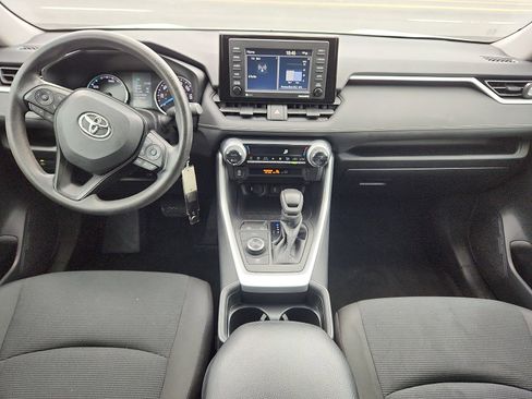 Used 2021 Toyota RAV4 LE image 9