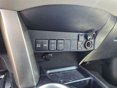 Used 2014 Toyota RAV4 Limited AWD/4WD image 21