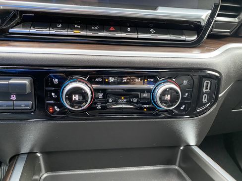 Used 2025 GMC Sierra 2500 SLT image 30