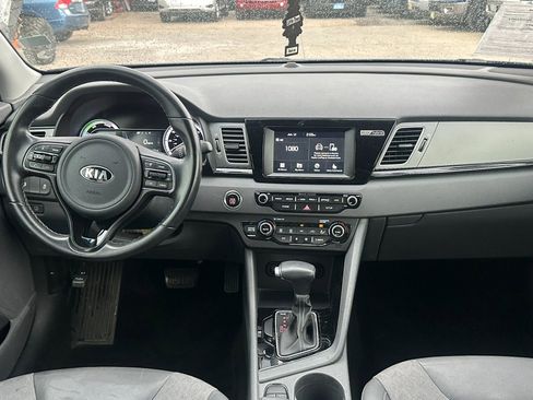 Used 2017 Kia Niro EX FWD image 11