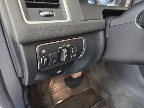 Used 2015 Volvo XC60 T5 Premier w/ Proximity Package image 19