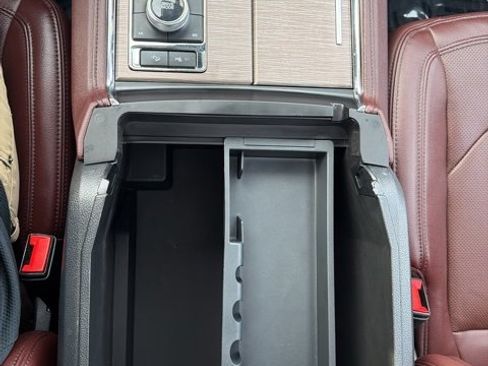 Used 2024 Ford Expedition Limited image 14