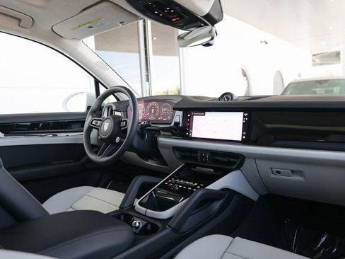 New 2025 Porsche Cayenne Turbo image 29