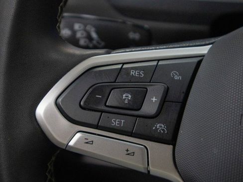 Used 2024 Volkswagen Tiguan SE image 12