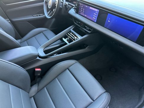 New 2026 Porsche Macan Electric RWD image 17
