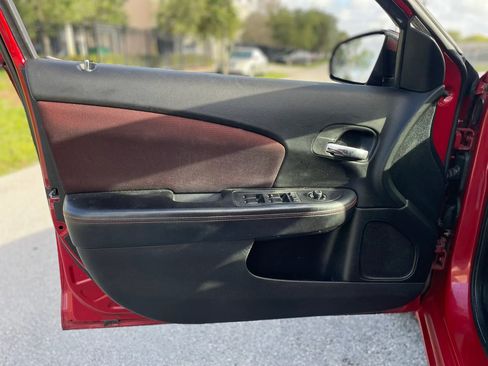 Used 2011 Dodge Avenger image 28