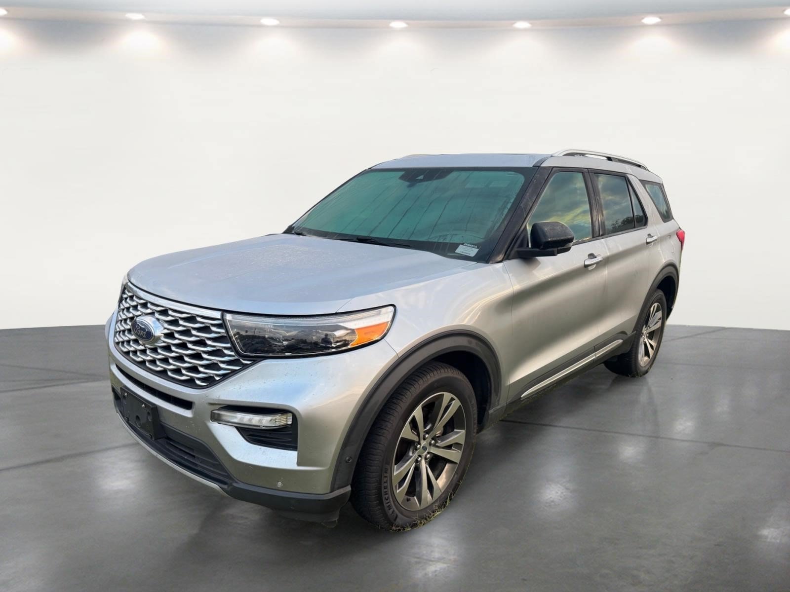 Used 2020 Ford Explorer Platinum w/ Premium Technology Package AWD/4WD image 2