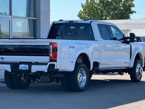 Used 2025 Ford F450 Platinum w/ FX4 Off-Road Package image 3