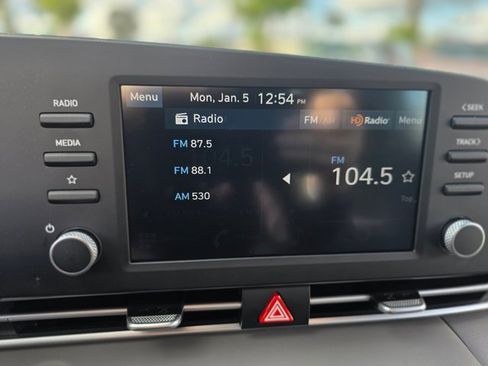 Certified 2025 Hyundai Elantra Sport image 24