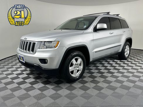 Used 2011 Jeep Grand Cherokee Laredo AWD/4WD image 1