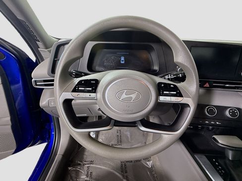 Used 2024 Hyundai Elantra SE image 13