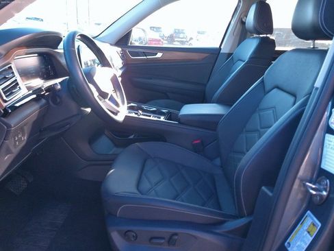 Used 2025 Volkswagen Atlas SE image 5