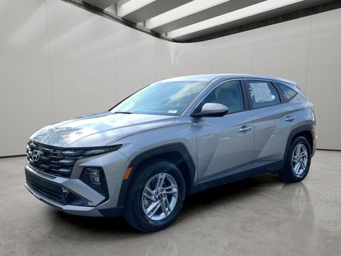 Used 2026 Hyundai Tucson SE FWD image 1